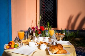 Free daily buffet breakfast - Palais Masandoïa (Aarab Sebbah Ziz)