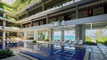 Outdoor pool, pool loungers