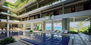 Outdoor pool, pool loungers - Palace in Moon Beach (Onna)