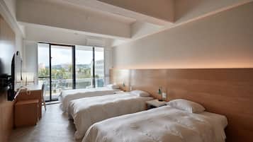 Chambre Triple, vue océan (45 sqm) | Coffres-forts dans les chambres, bureau, rideaux occultants