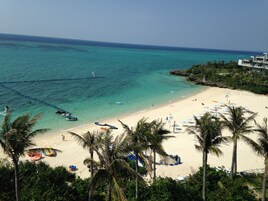 Desayuno buffet diario (JPY 2700 por persona)