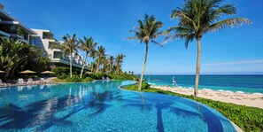 Outdoor pool, pool loungers - Palace in Moon Beach (Onna)