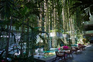 Interior entrance - Palace in Moon Beach (Onna)