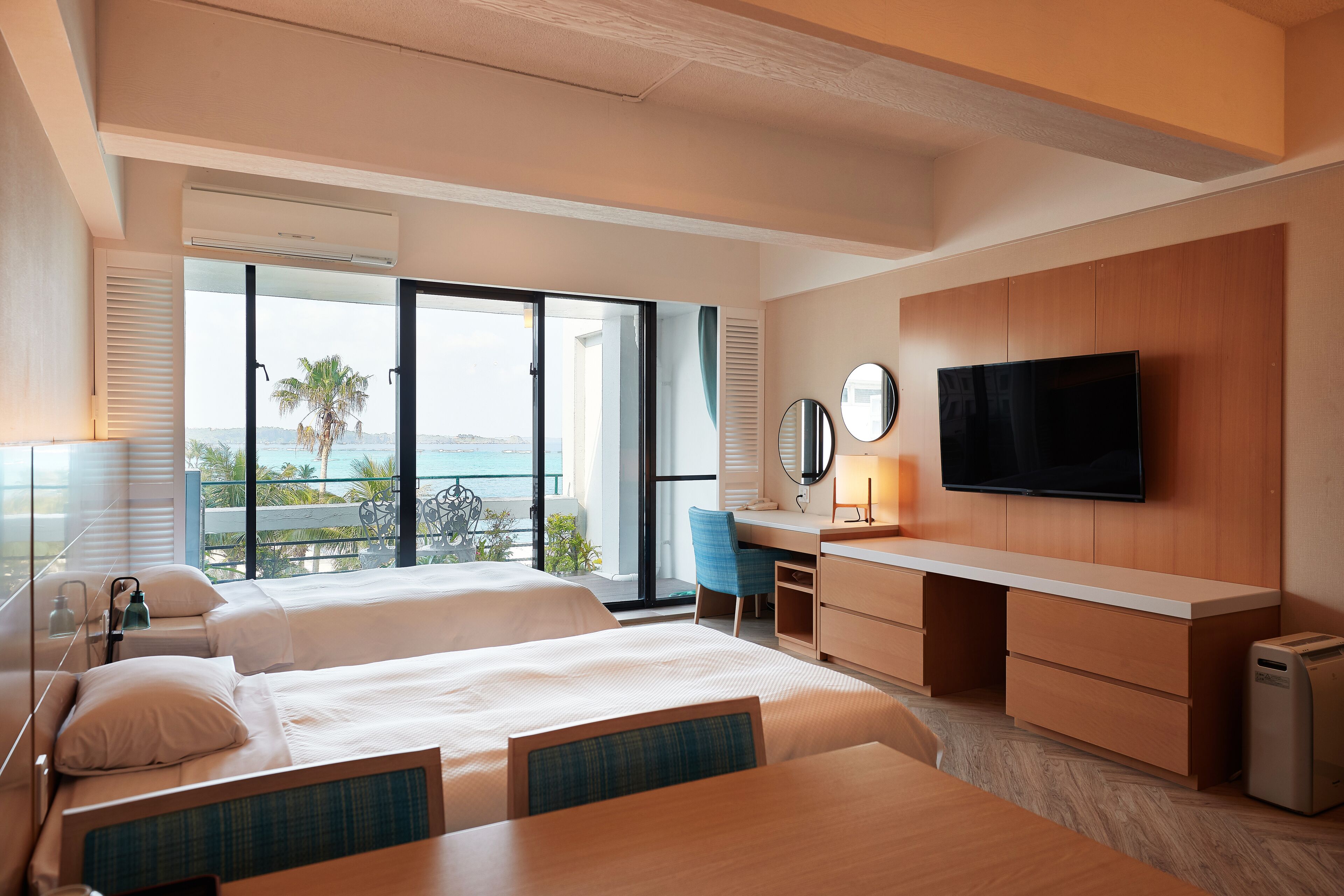 Caja de seguridad en la habitación, escritorio y cortinas blackout 