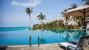 Outdoor pool, sun loungers