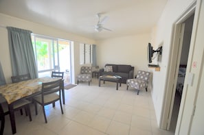 Apartment, 1 Bedroom | Living area