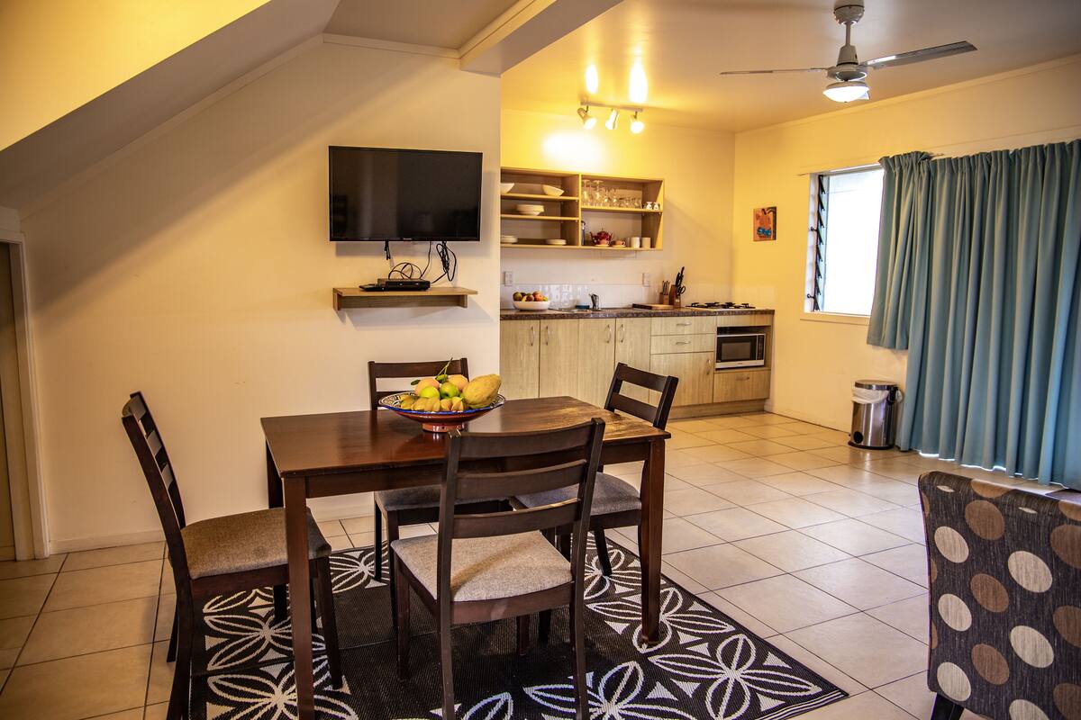 Apartment, 3 Bedrooms | Makan dalam bilik