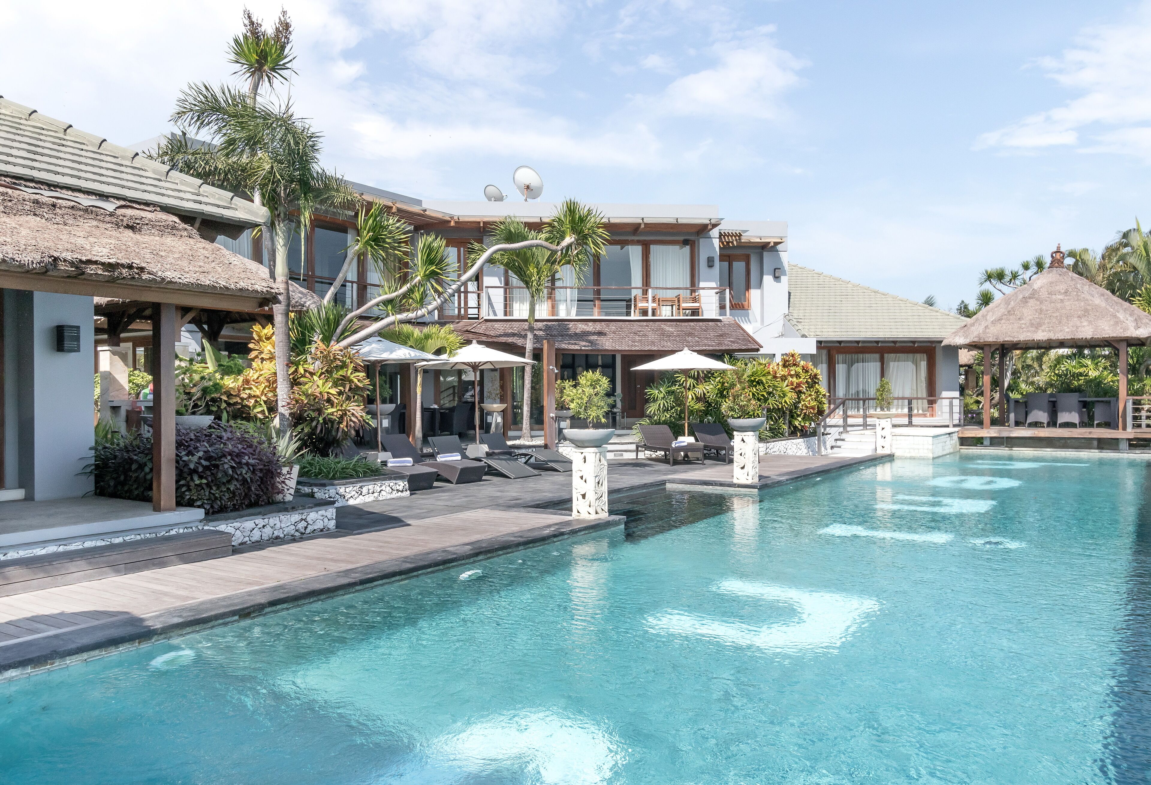 outdoor pool, pool loungers