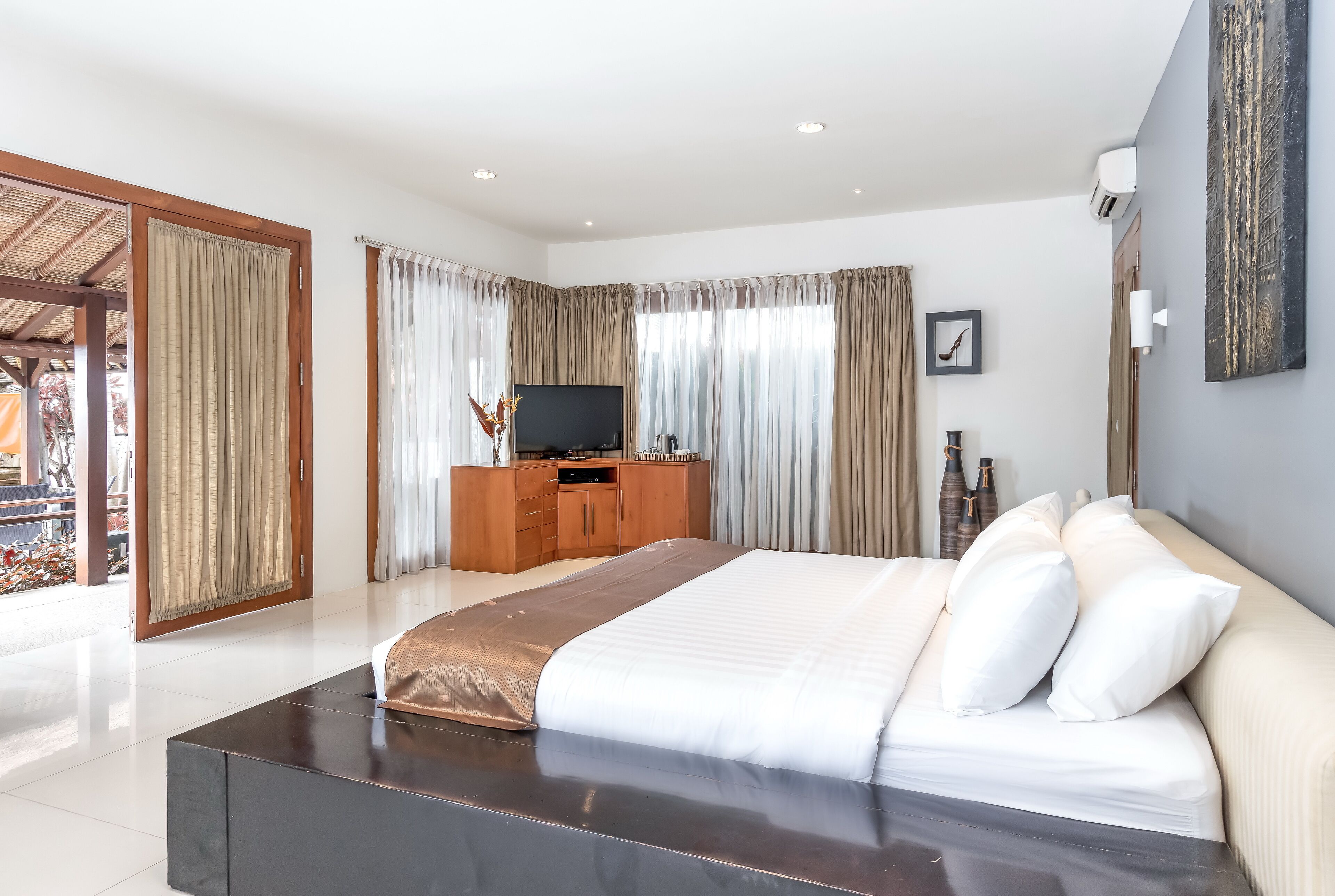 deluxe villa, 2 bedrooms, sea view | minibar, in-room safe, desk, free wifi