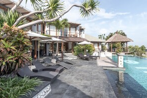 Outdoor pool, pool loungers