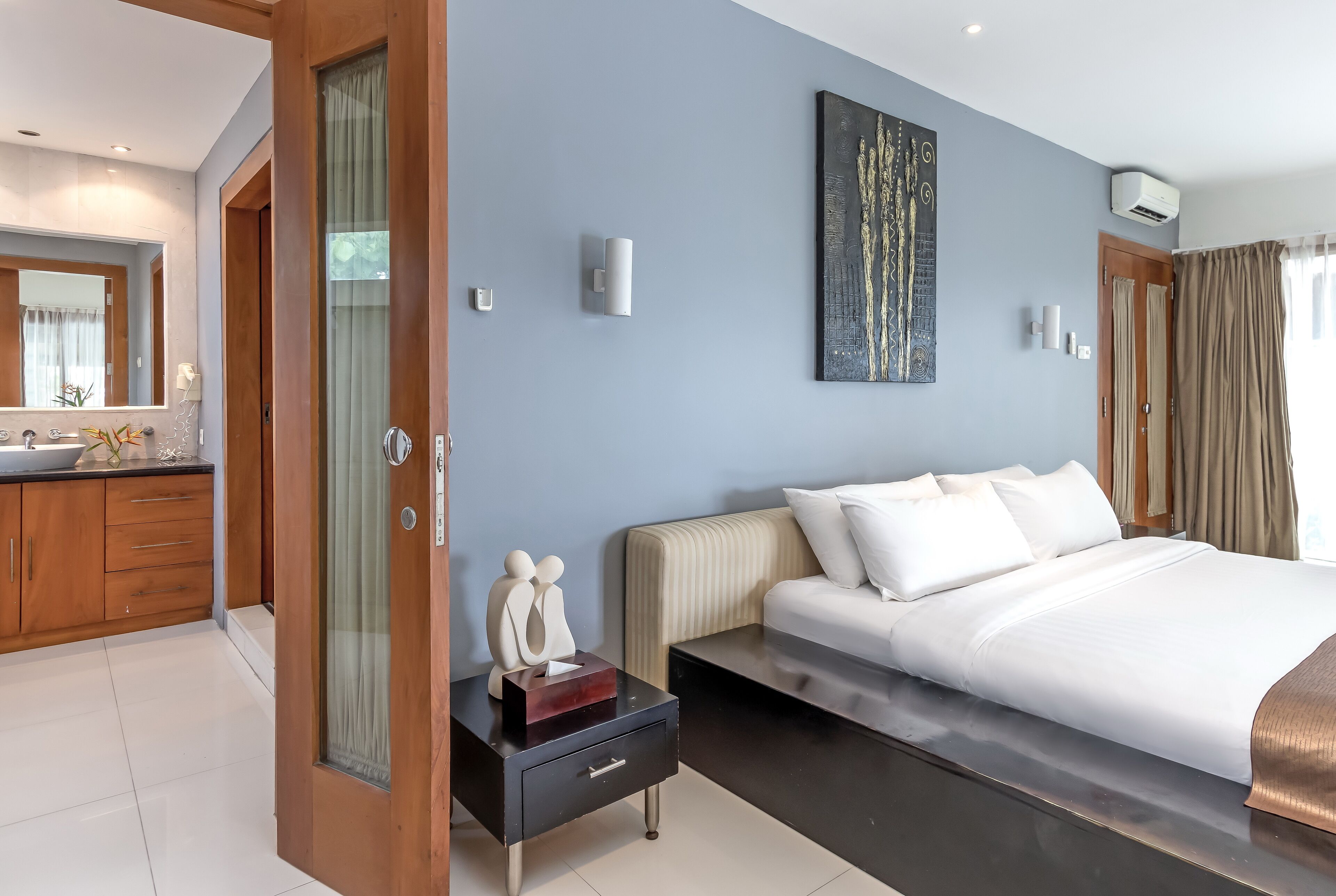 deluxe villa, 2 bedrooms, sea view | minibar, in-room safe, desk, free wifi