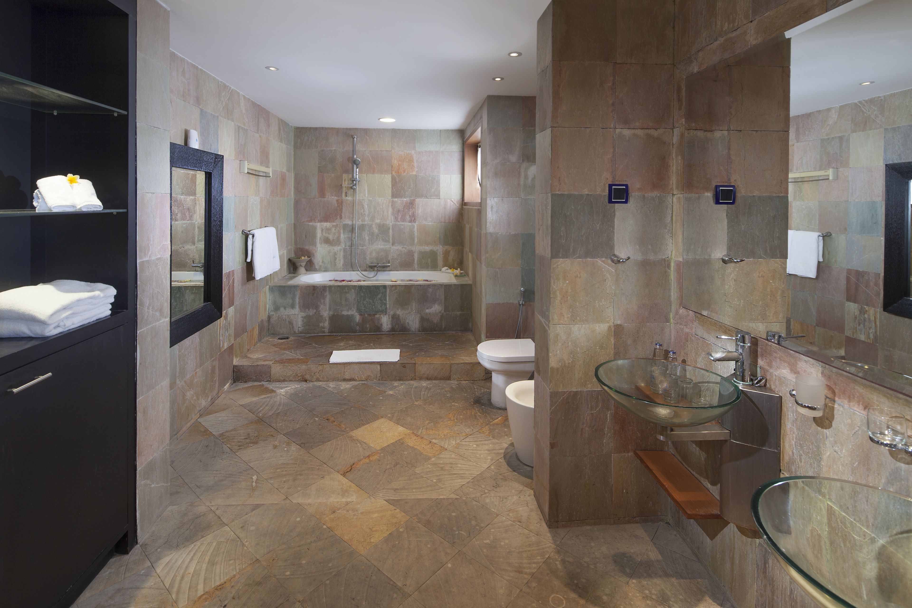 villa, 1 bedroom, sea view | bathroom | free toiletries, hair dryer, slippers, towels