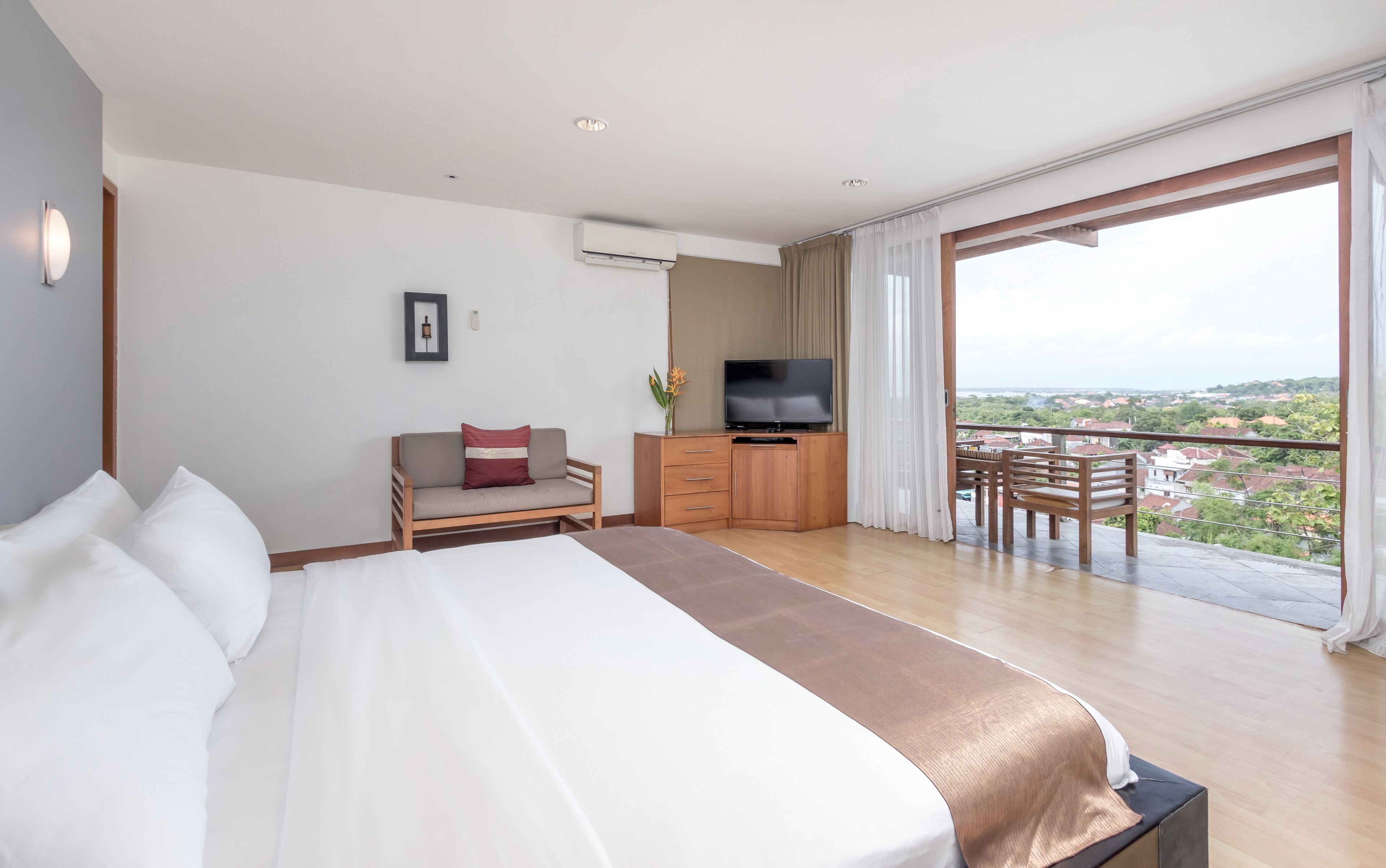 villa, 2 bedrooms | minibar, in-room safe, desk, free wifi