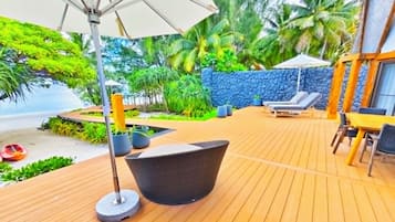 Villa Luxe, 2 chambres, piscine privée, en front de plage | Terrasse/Patio