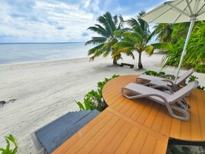 Private beach, white sand, beach towels, snorkeling - Aitutaki Escape (Aitutaki)