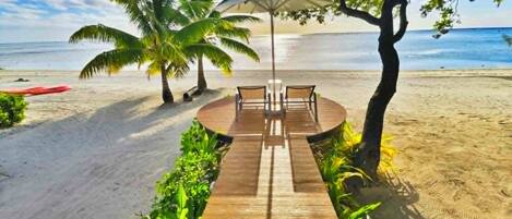 Villa luxueuse, 1 chambre, piscine privée, en face de la plage | Terrasse/patio
