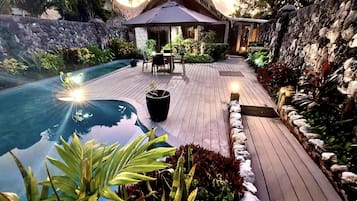 3 outdoor pools, pool umbrellas, pool loungers