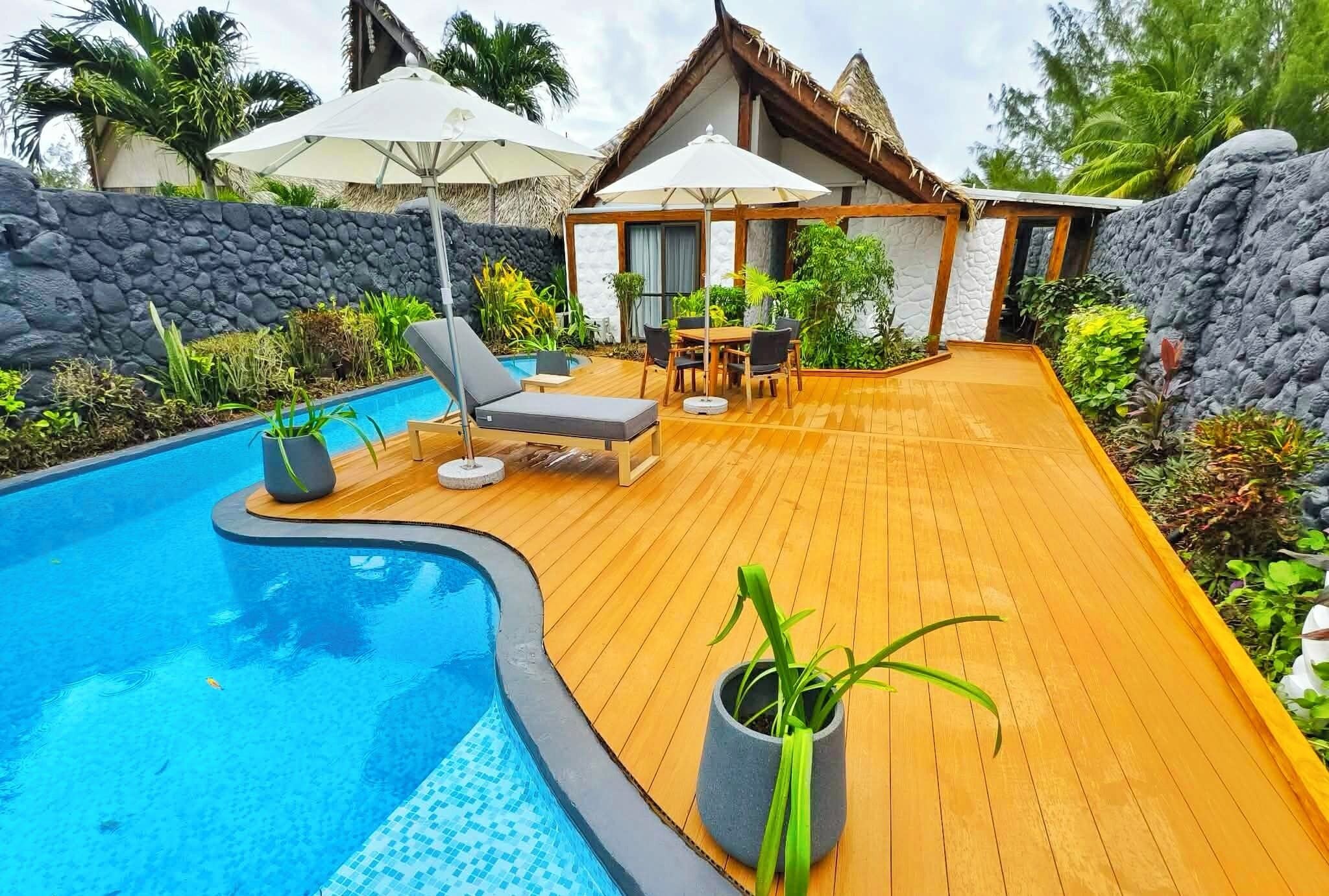 3 outdoor pools, pool umbrellas, sun loungers