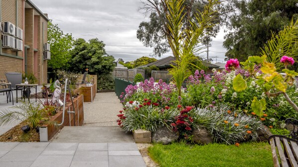 Property grounds - Parkwood Motel and Apartments (Hamlyn Heights)