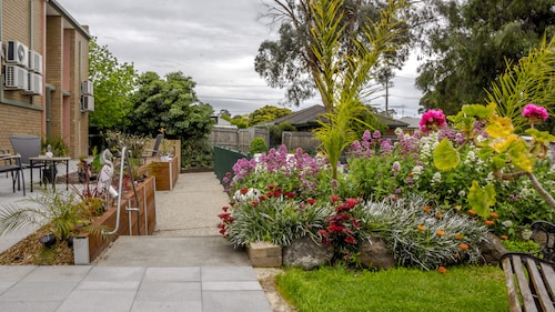 Parkwood Motel and Apartments