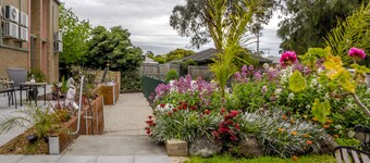 Parkwood Motel and Apartments