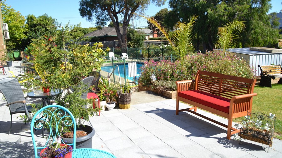 Parkwood Motel and Apartments