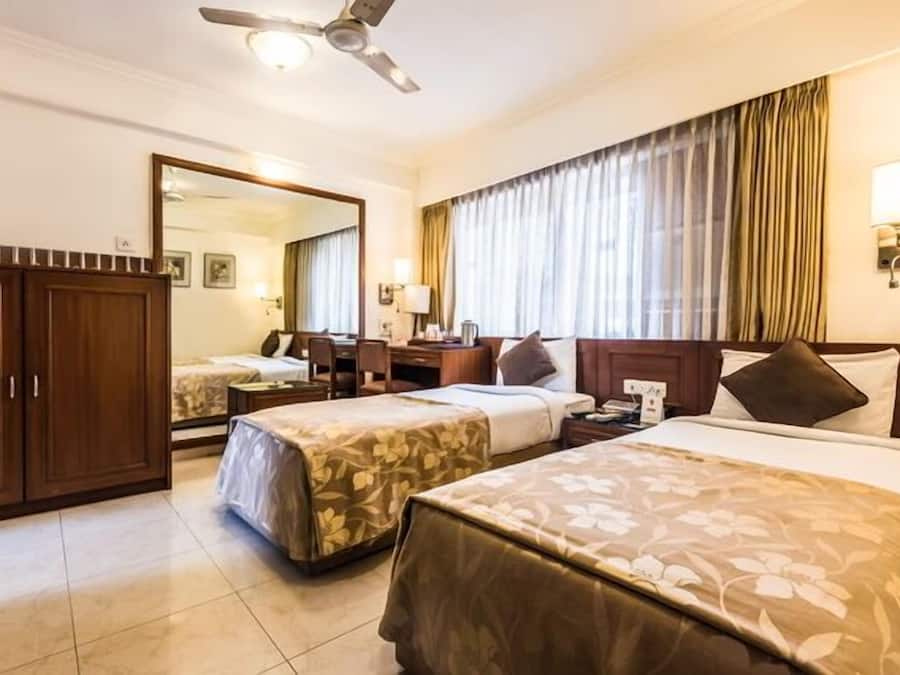 Colchones con pillow-top, minibar y caja de seguridad en la habitación