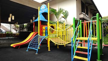 Children’s play area – outdoor
