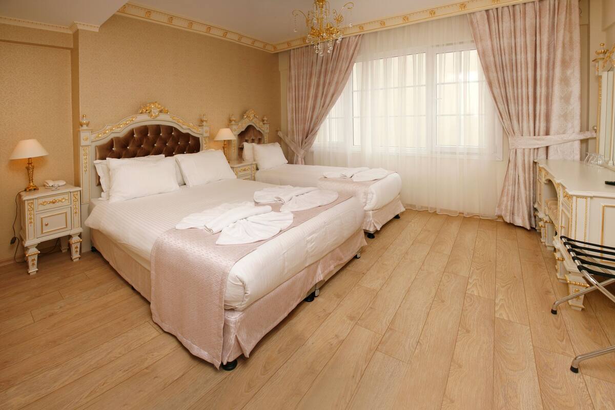 Triple Room | Minibar, in-room safe, soundproofing, iron/ironing board