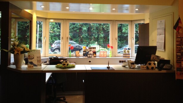 A bay window with a view of a parking lot and trees. - City Hotel Essen (Essen)