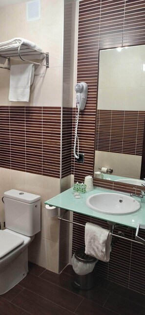 Basic-Einzelzimmer, 1 Schlafzimmer | Badezimmer | Dusche, Haartrockner, Bidet, Handtücher