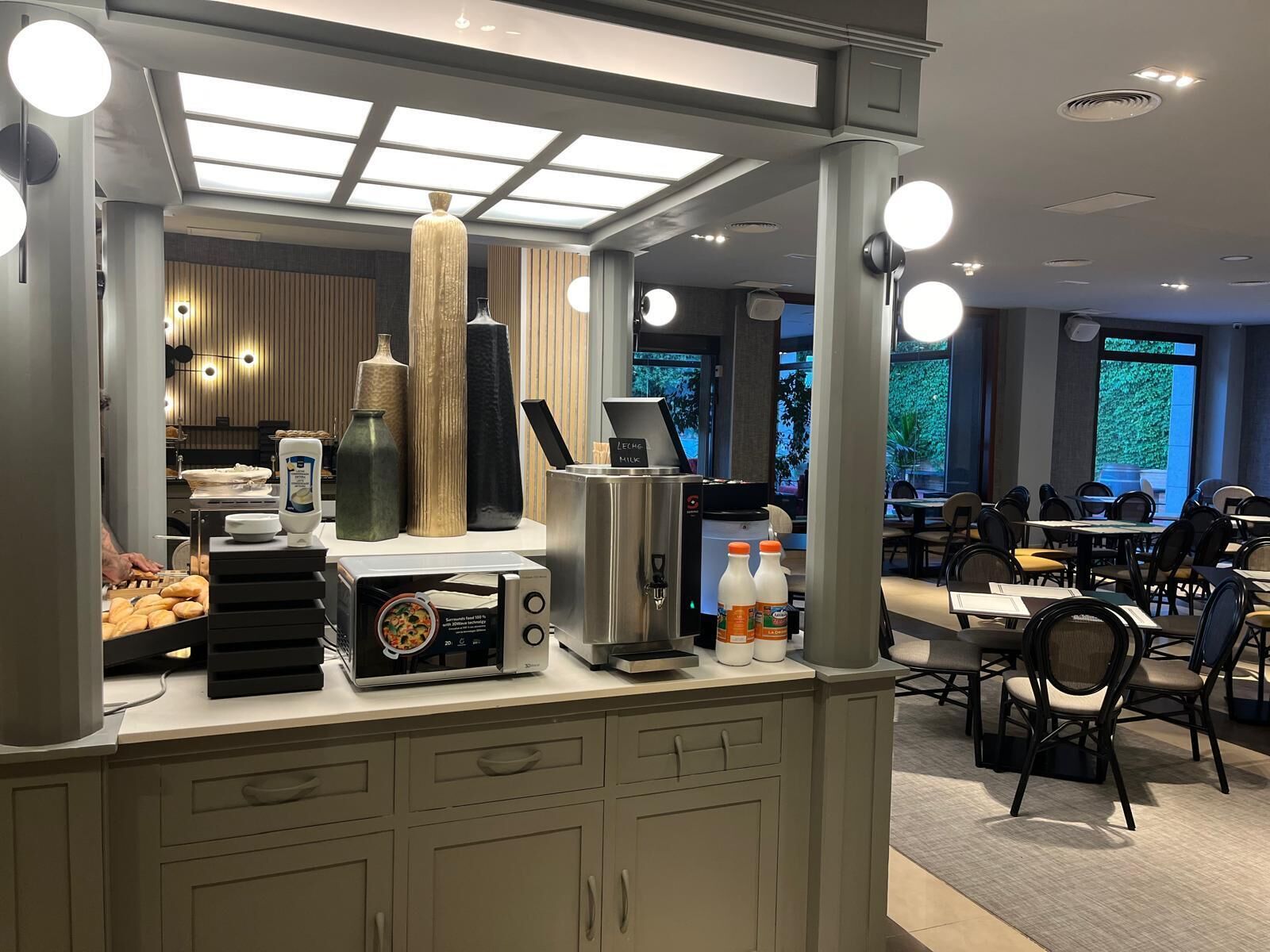 daily continental breakfast (eur 5 per person)