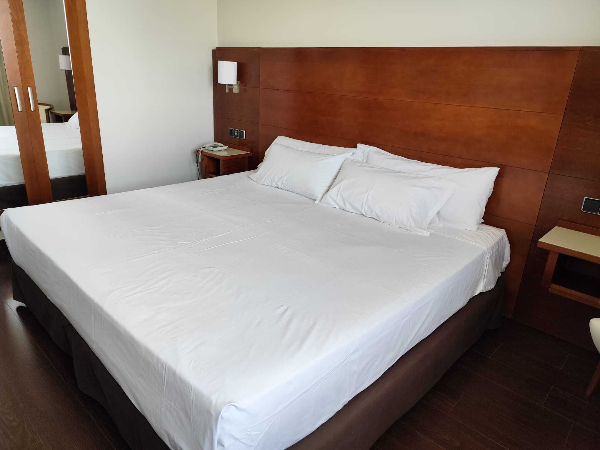 standard double or twin room | 1 bedroom, minibar, in-room safe, desk