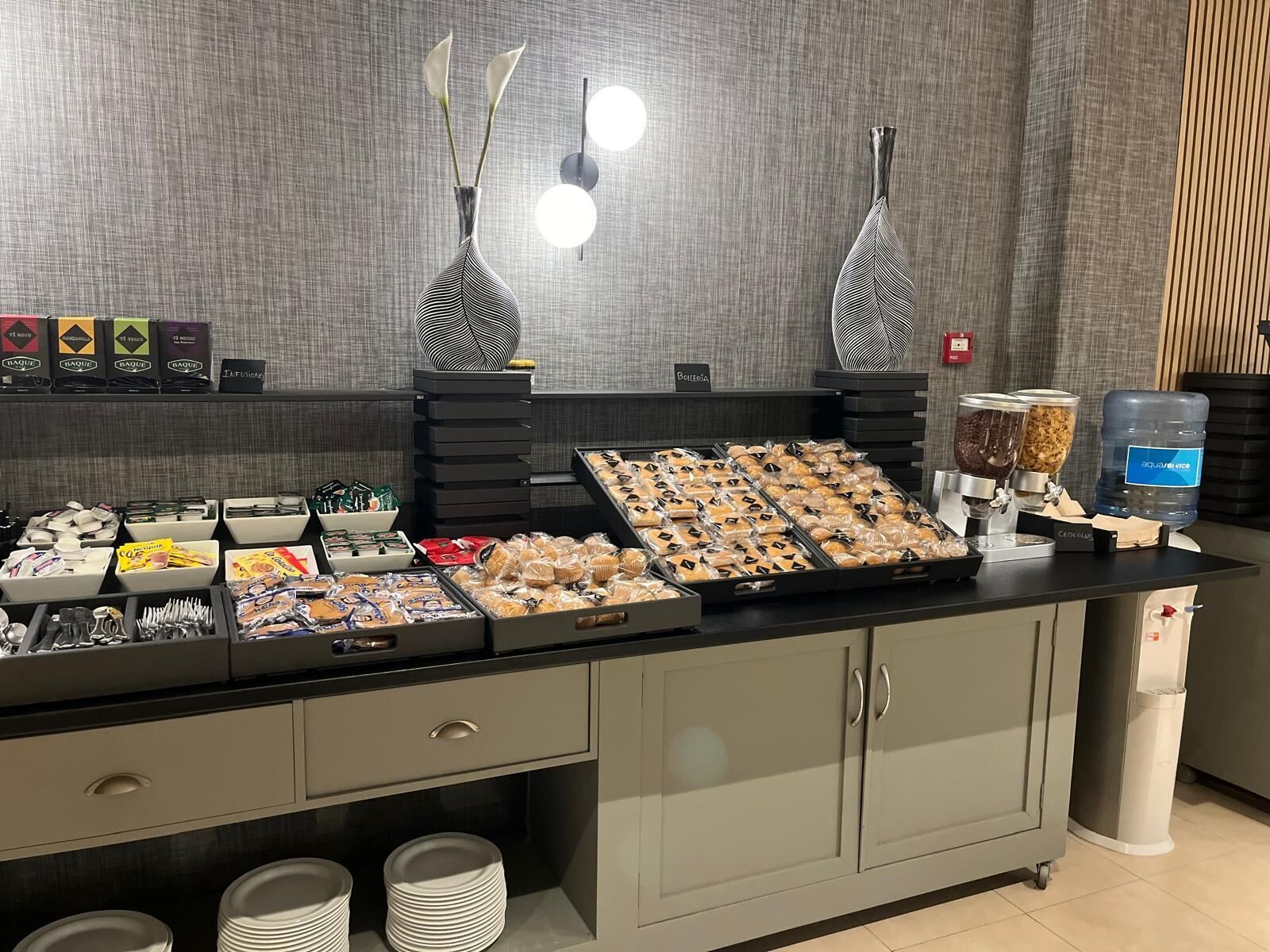 daily continental breakfast (eur 5 per person)