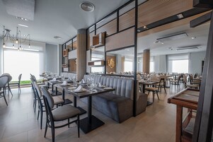 Café da manhã, almoço e jantar