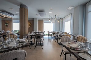 Breakfast, lunch and dinner served - Hotel Hidalgo (Esquivias)