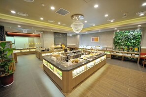 Breakfast served, international cuisine - Dormy Inn Premium Seoul Garosugil (Seoul)