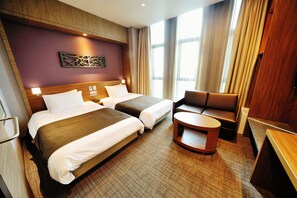 In-room safe, desk, blackout drapes, iron/ironing board - Dormy Inn Premium Seoul Garosugil (Seoul)