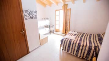 Triple Room | Minibar, free cribs/infant beds, WiFi