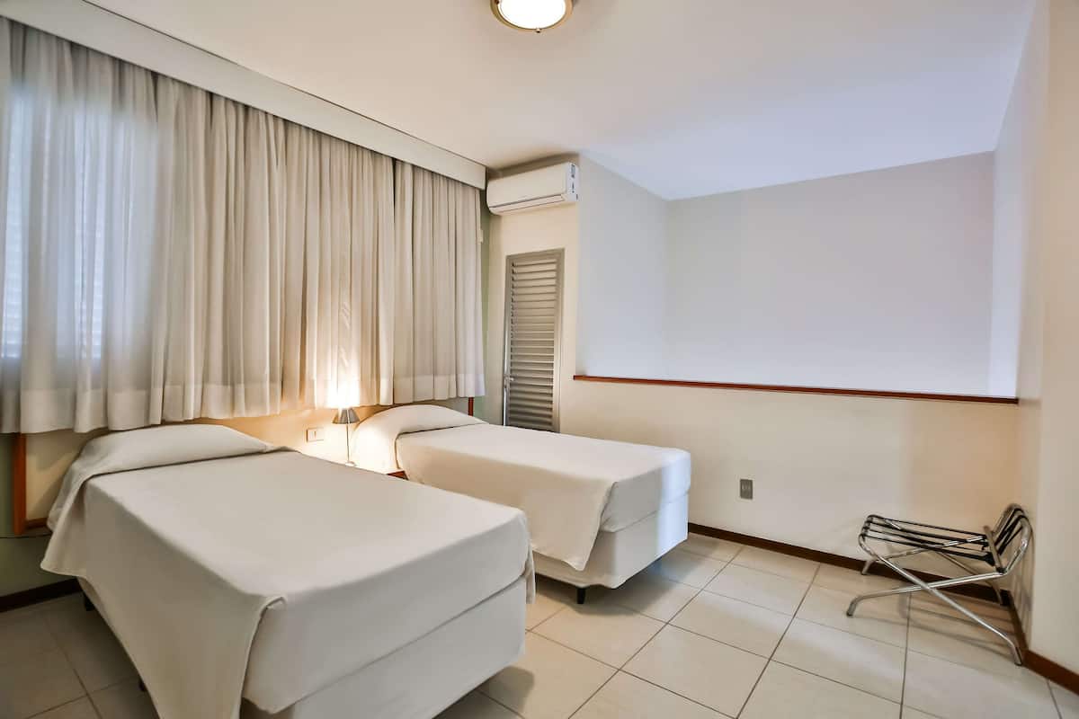 Suite Mewah (Suite Luxo Twin) | Minibar, brankas, meja kerja, dan kedap suara
