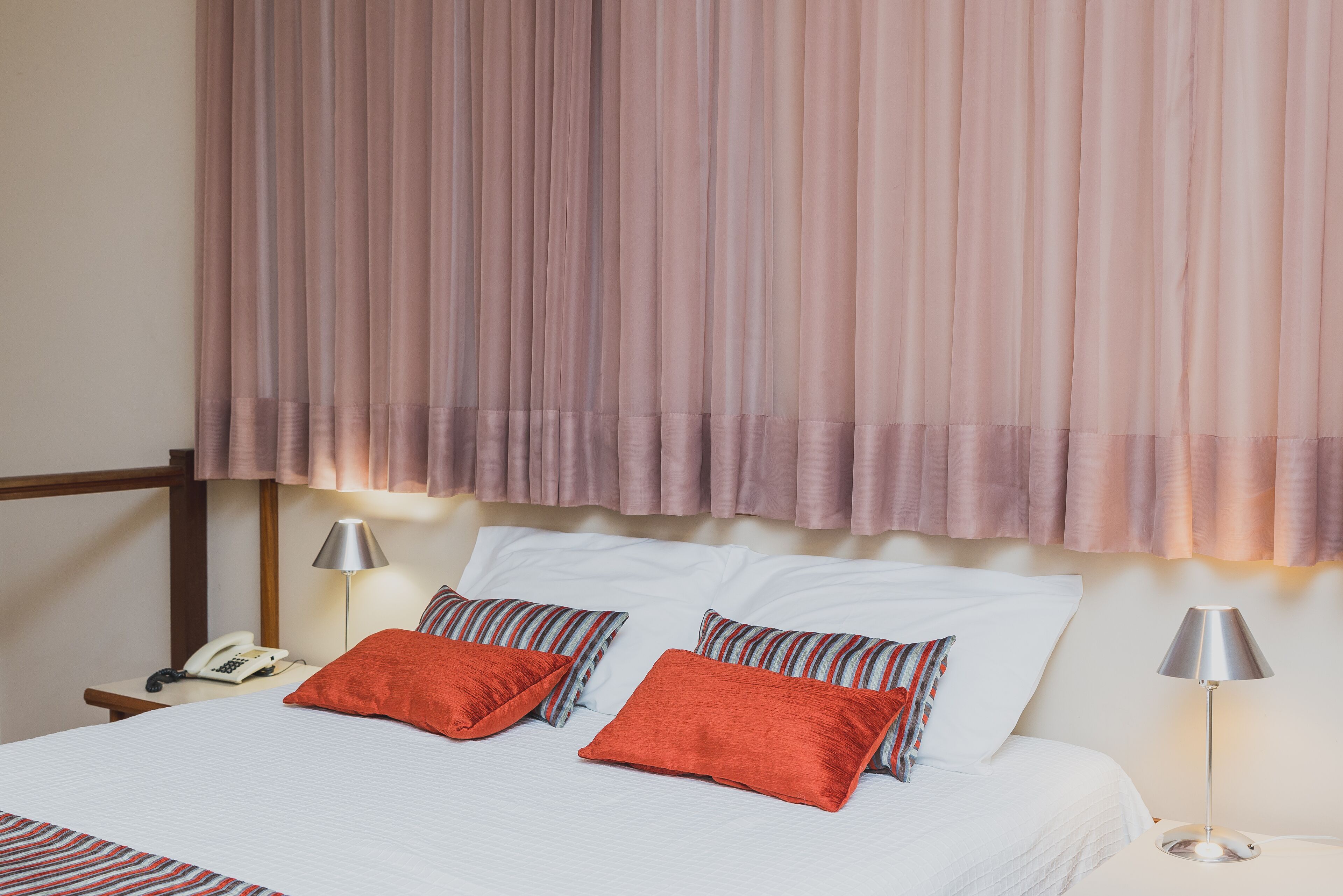 Suite Luxo Queen | Minibar, in-room safe, desk, soundproofing