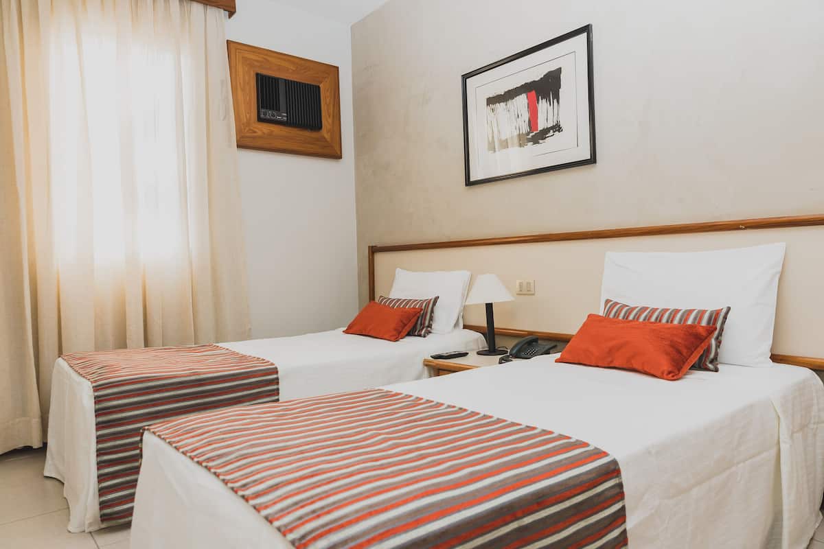 Apartemen Standar, 2 Tempat Tidur Twin | Minibar, brankas, meja kerja, dan kedap suara