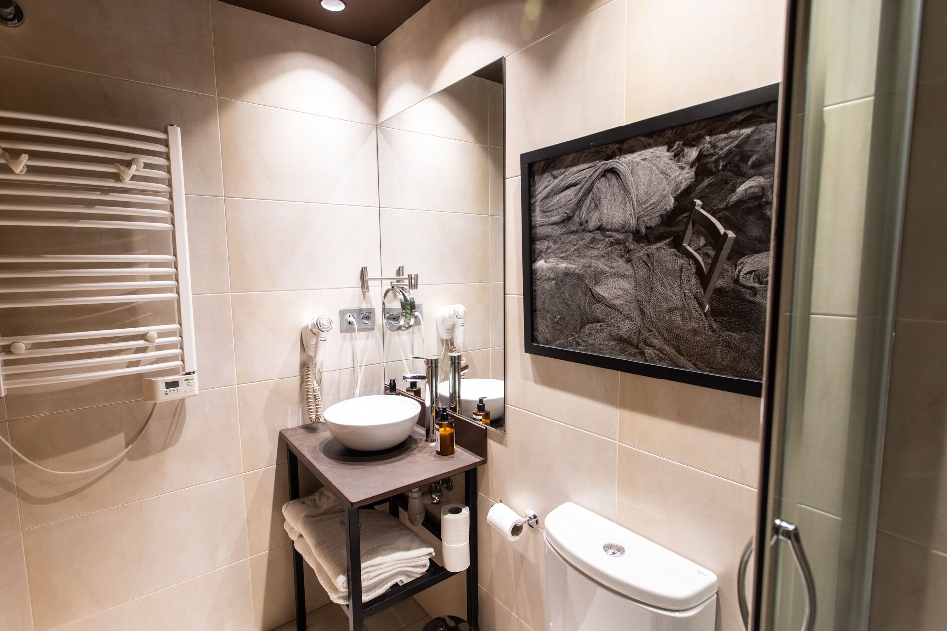 deep-soaking bathtub, free toiletries, hair dryer, towels