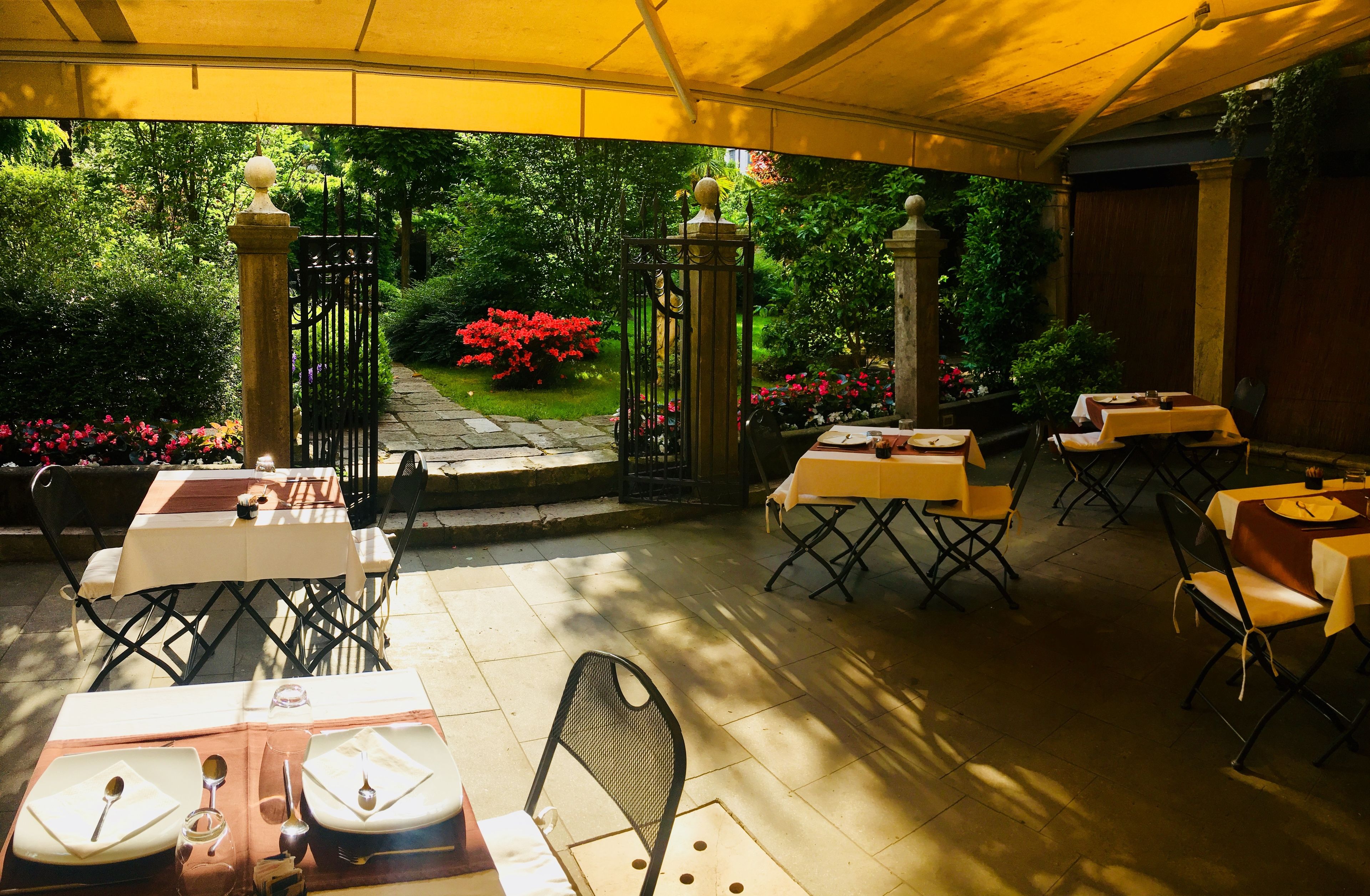 daily buffet breakfast (eur 15 per person)