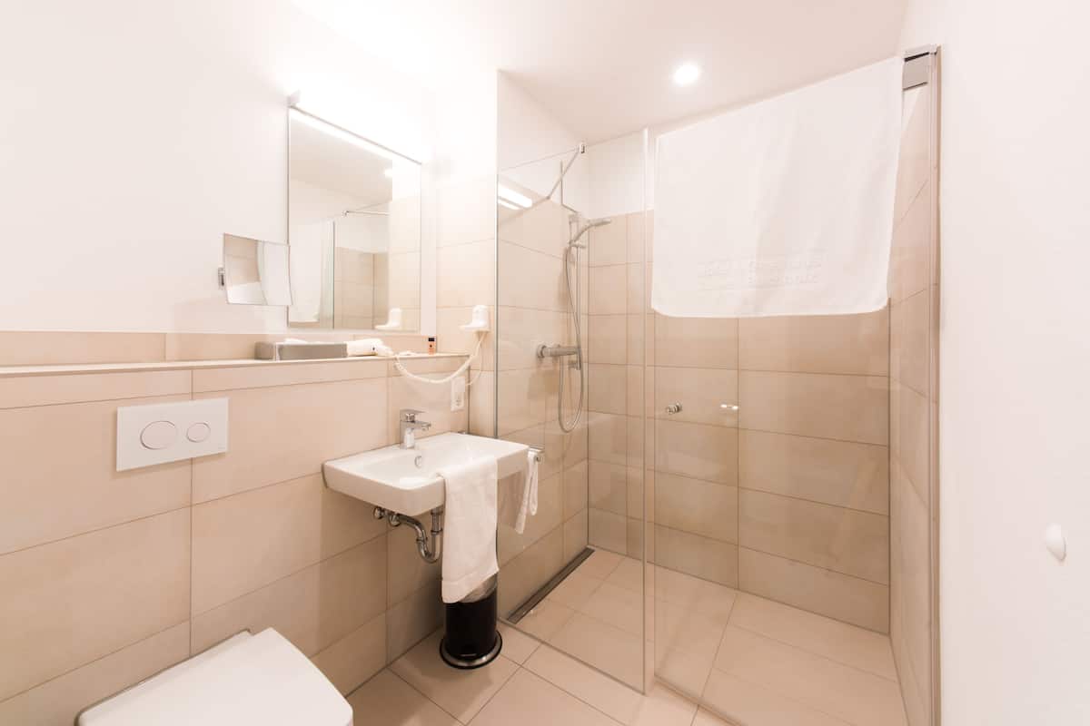 comfort double room | bathroom | shower, hair dryer, towels