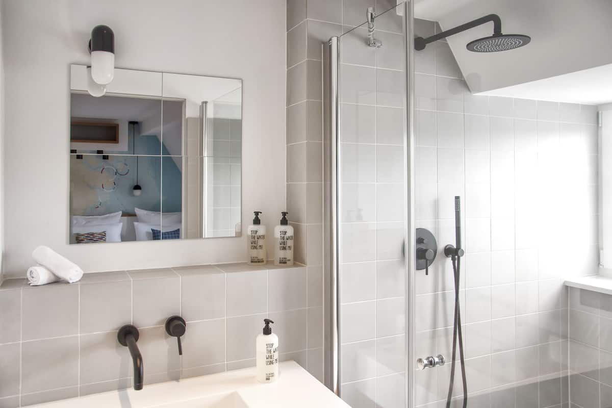 double room | bathroom | shower, hair dryer, towels