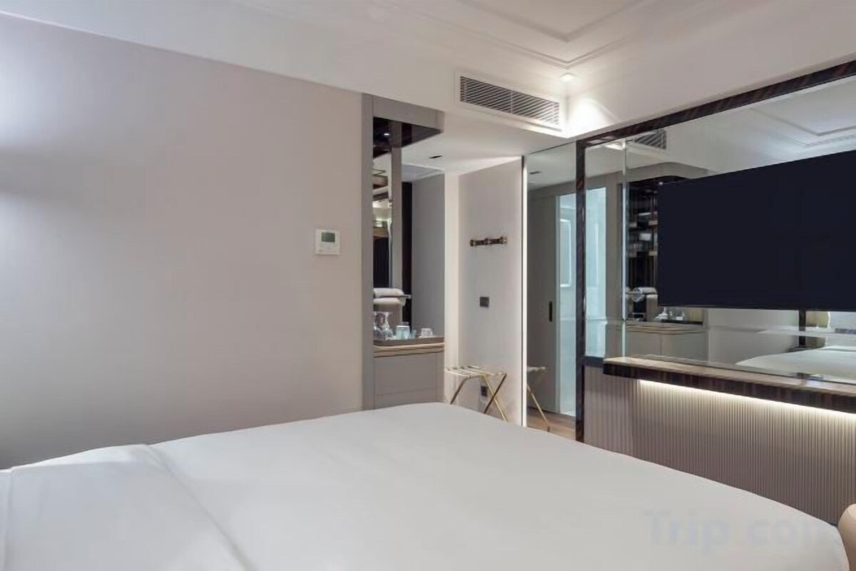 Minibar, in-room safe, blackout drapes, soundproofing