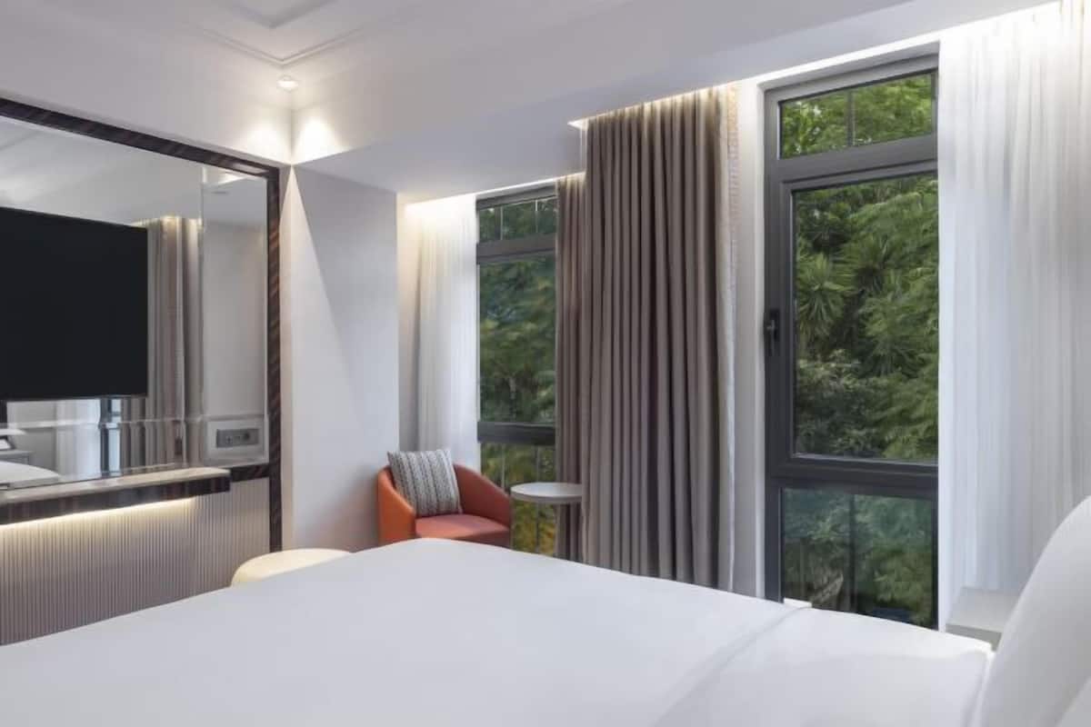 Minibar, in-room safe, blackout drapes, soundproofing