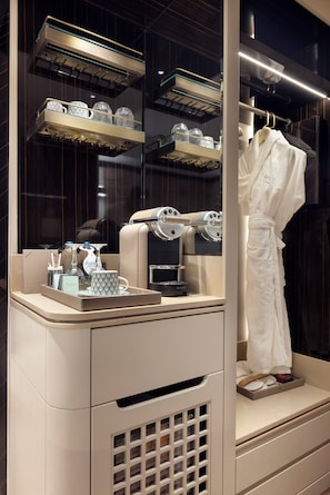 A modern bathroom with a vanity, a towel rack, and a mirror. - The Ritus Hotel Istanbul Sultanahmet, Tapestry Collection by Hilton (Istanbul)