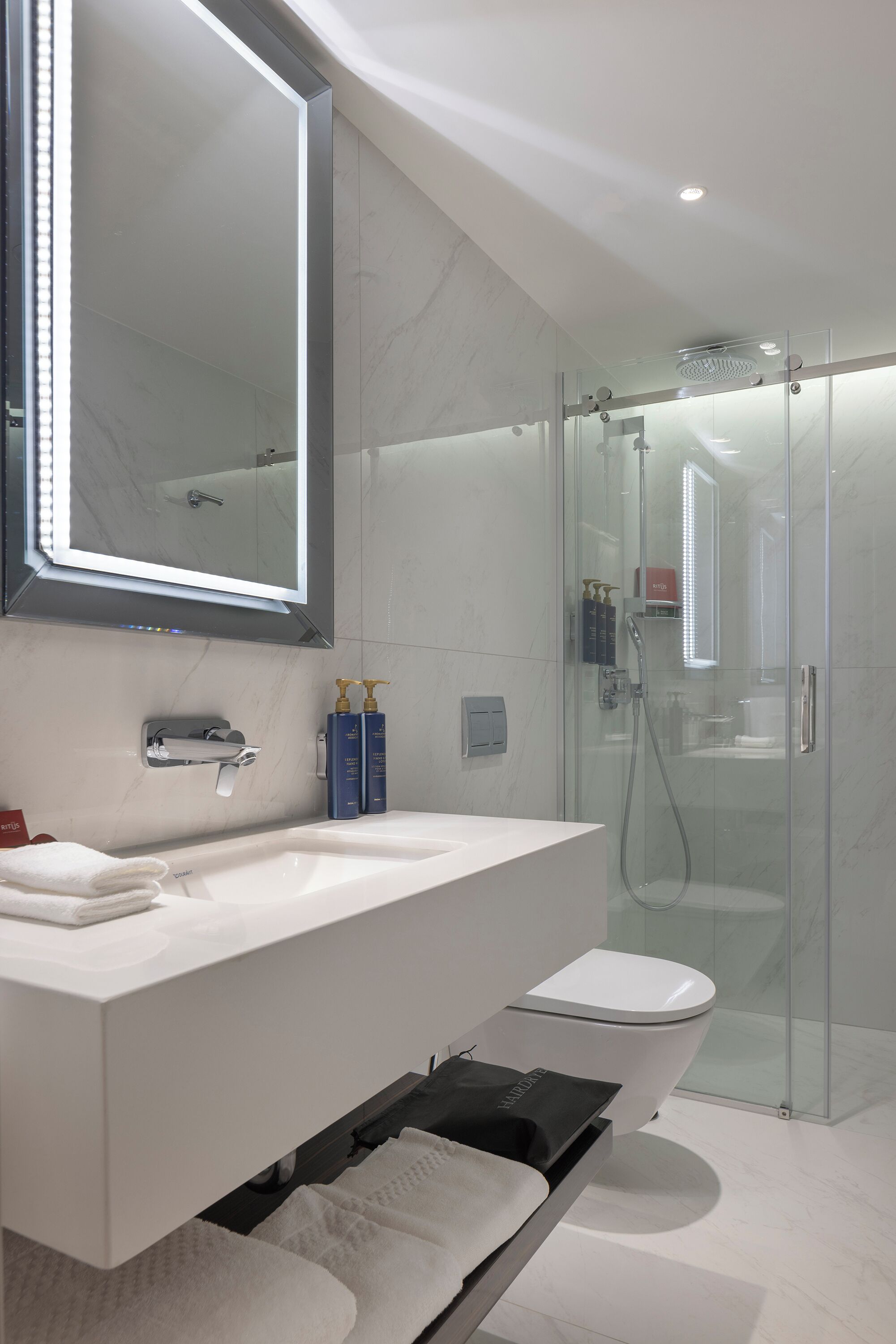 shower, free toiletries, hair dryer, slippers